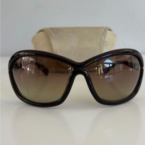 Tom Ford Women's Black Frame Sunglasses with Brown Gradient Lenses